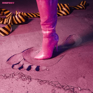 Cover art for Nicki Minaj - Big Foot (Tradução em Português) by Genius Brasil Traduções